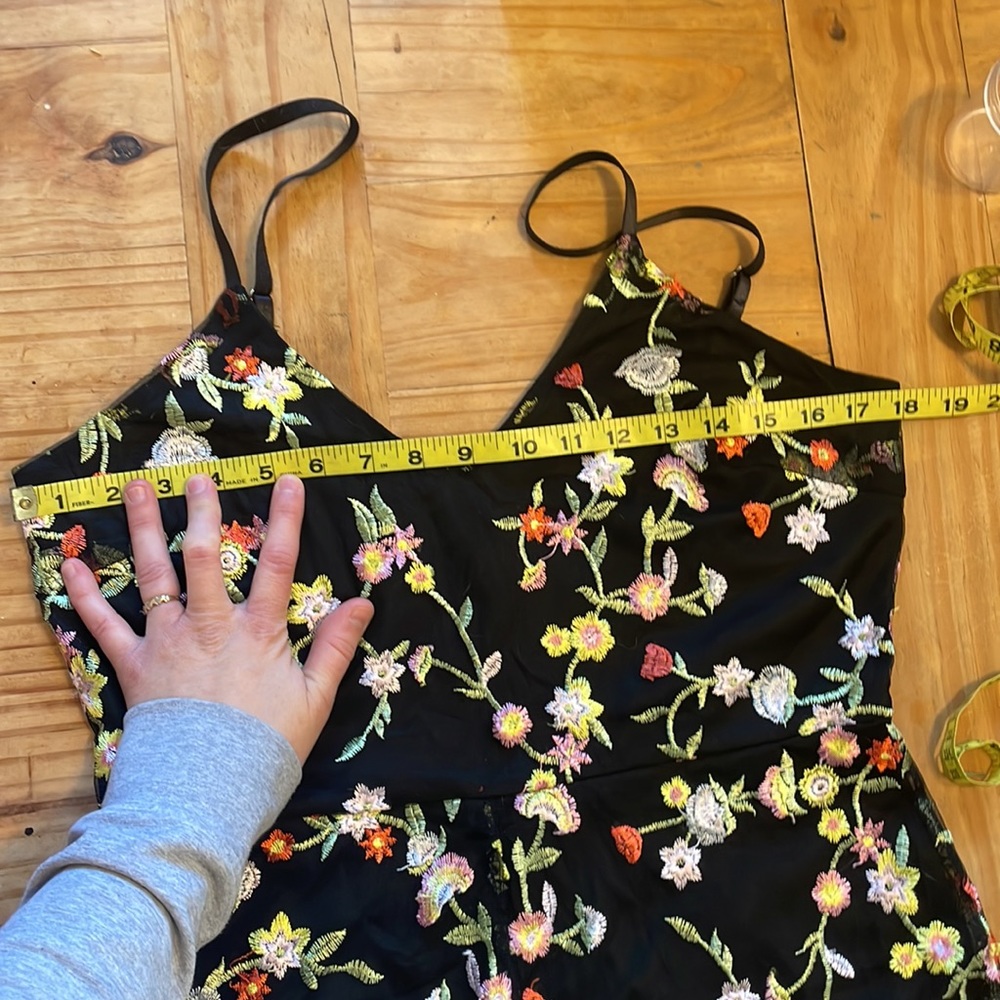 Embroidered romper - Picture 4 of 6